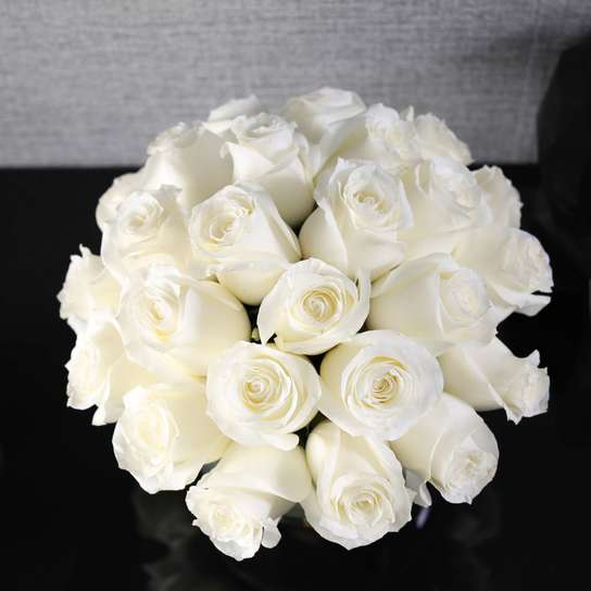 Букет из 25 роз "Proud" в вазе