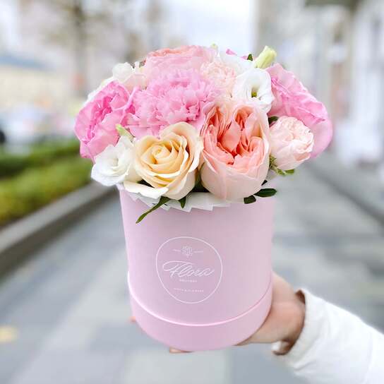 Букет "Adele" в шляпной коробке Demi PINK