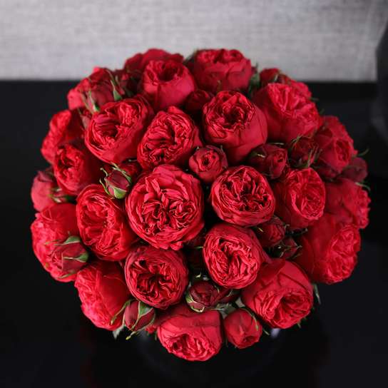 Букет из 25 роз "Red Piano" в вазе