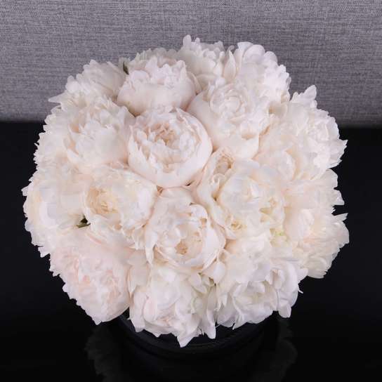 Шляпная коробка Grand "Пионы Madame Claude Tain" BLVCK