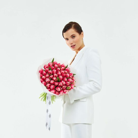 Букет из 51 малиновых тюльпанов "Columbus"