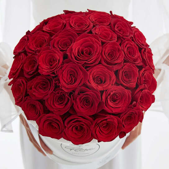 Шляпная коробка Grand "Розы красные Freedom" WHITE