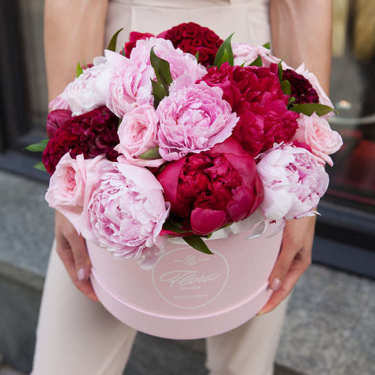 Букет "Wildberry" в коробке Grand Mini PINK