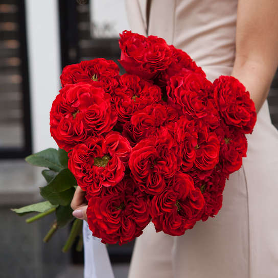 Букет из 15 роз "Red Monster"